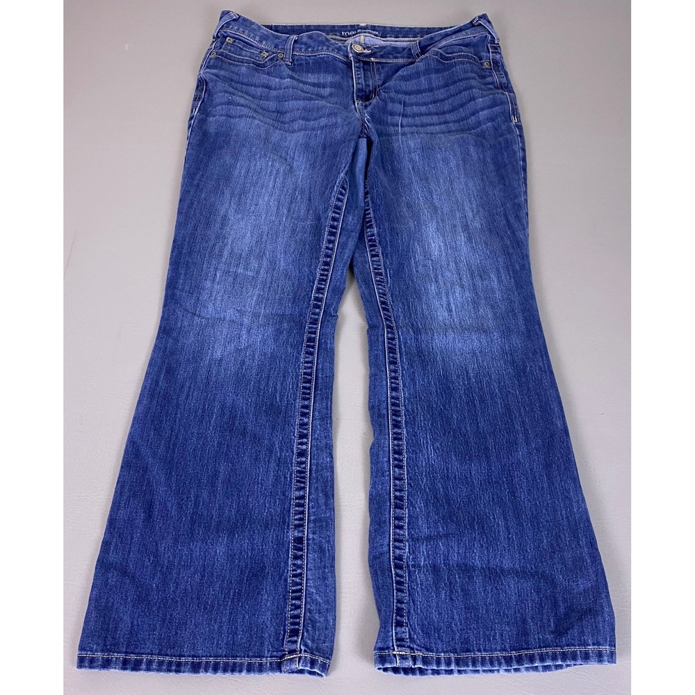 Maurices‎ Flared Jeans Women's Size 16 REG Blue Medium Wash Stretch Leg Denim